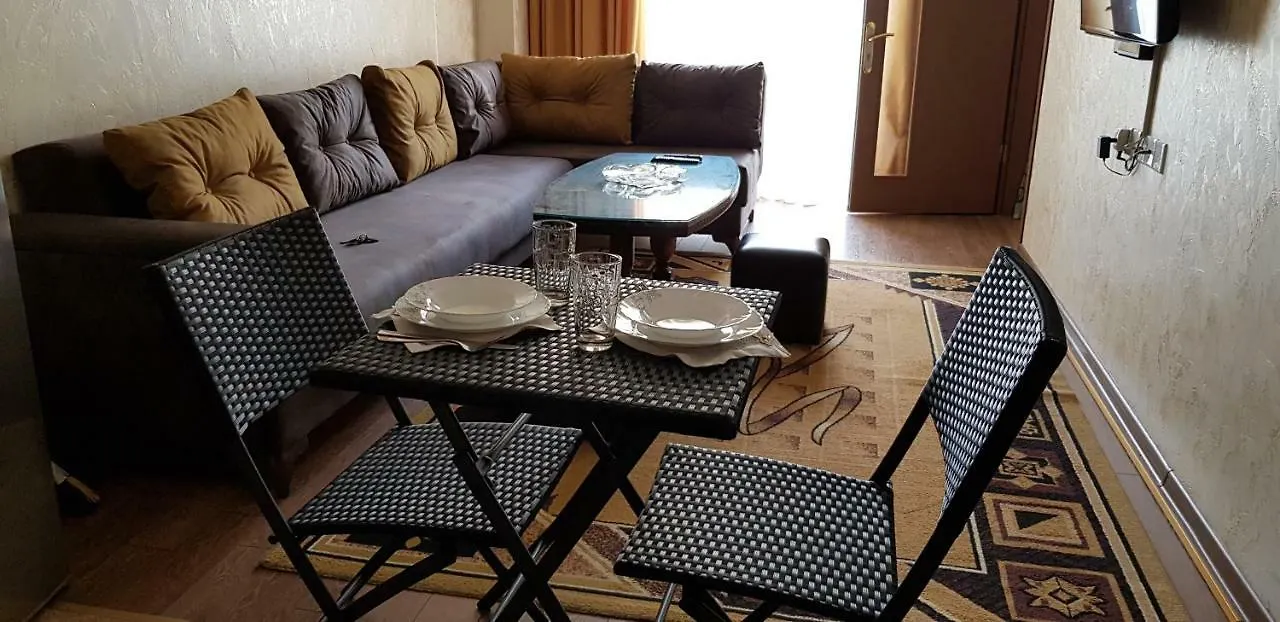 Nino Apartment On Pirosmani Batumi
